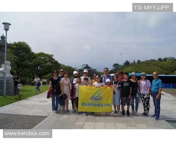 日本足球明星的音乐之旅：从绿茵场到歌唱舞台的精彩瞬间