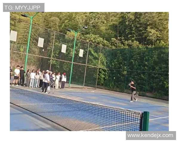 深圳网球队的团队协作之道：网球巨献背后的默契与拼搏精神探秘