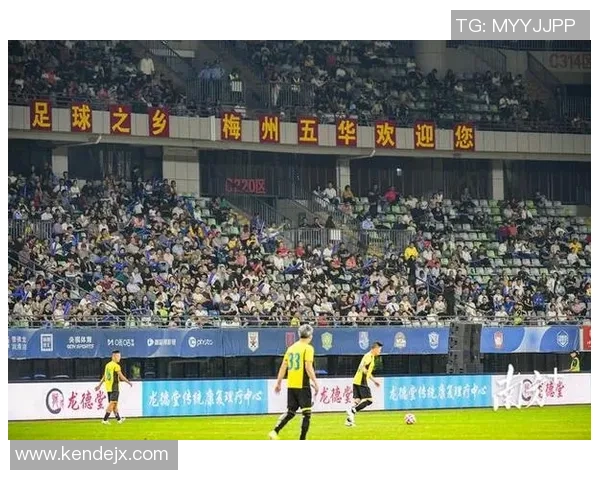 湾区足球明星赛盛况空前球迷共庆足球激情与友谊的盛宴 湾区足球明星赛盛况空前球迷共庆足球激情与友谊的盛宴