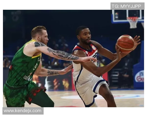 篮球明星与足球明星的激烈对抗与互怼引发的热议与争论 篮球明星与足球明星的激烈对抗与互怼引发的热议与争论