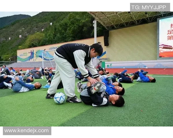 科学足球训练:提升个人能力的有效方法与技巧探索 科学足球训练:提升个人能力的有效方法与技巧探索