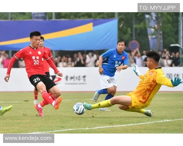 足球明星亲临扬州激情踢球视频精彩瞬间回顾