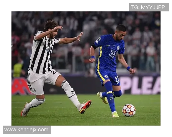 足球明星激凸图片引发热议球迷热情高涨背后的故事与影响分析 足球明星激凸图片引发热议球迷热情高涨背后的故事与影响分析