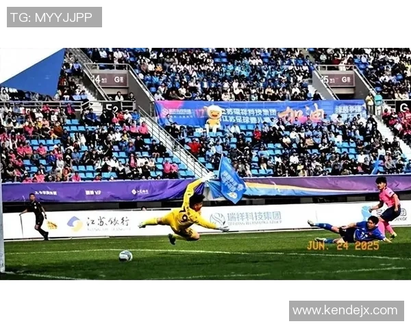 足球明星陆续抵达中国引发球迷热潮期待精彩赛事盛况 足球明星陆续抵达中国引发球迷热潮期待精彩赛事盛况