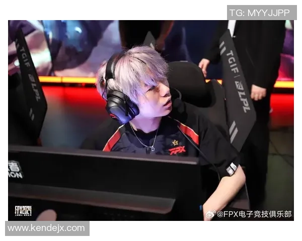精英赛点评：FPX的配合表现